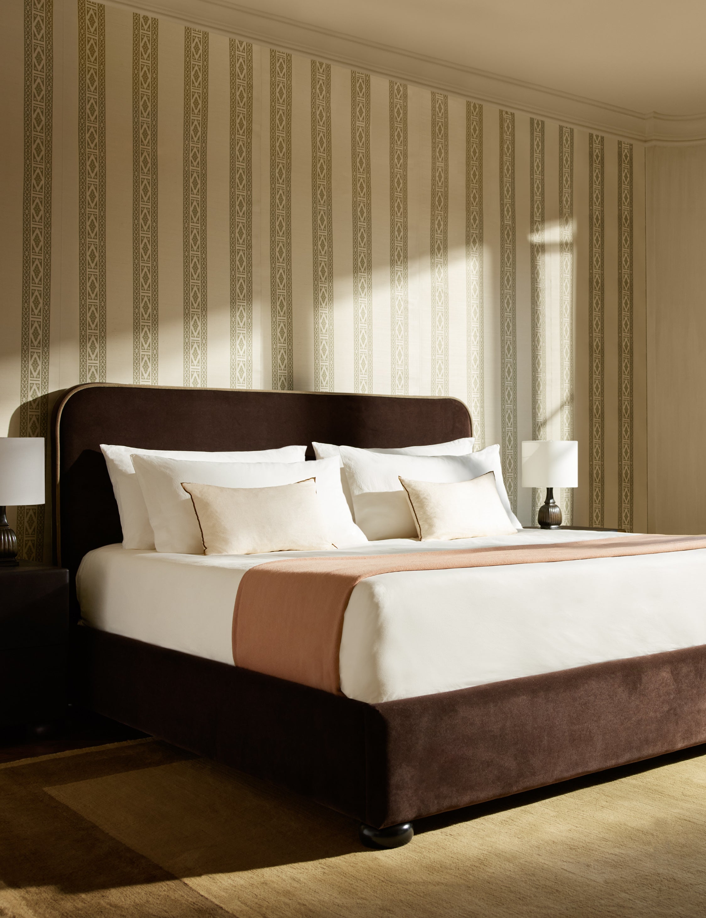 Bishop Platform Bed : Toffee Velvet / Queen
