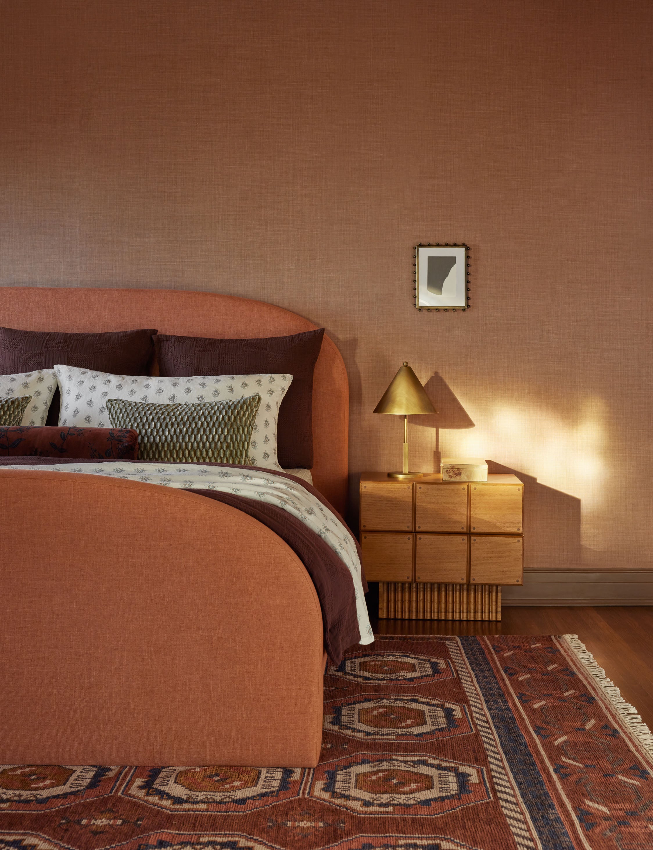 Bescond Platform Bed : Brown Boucle / Twin