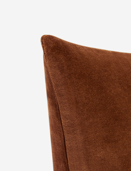 #color:chestnut #style::lumbar #style::square #fill type::with-feather-down-insert  #fill type::pillow-cover-only 