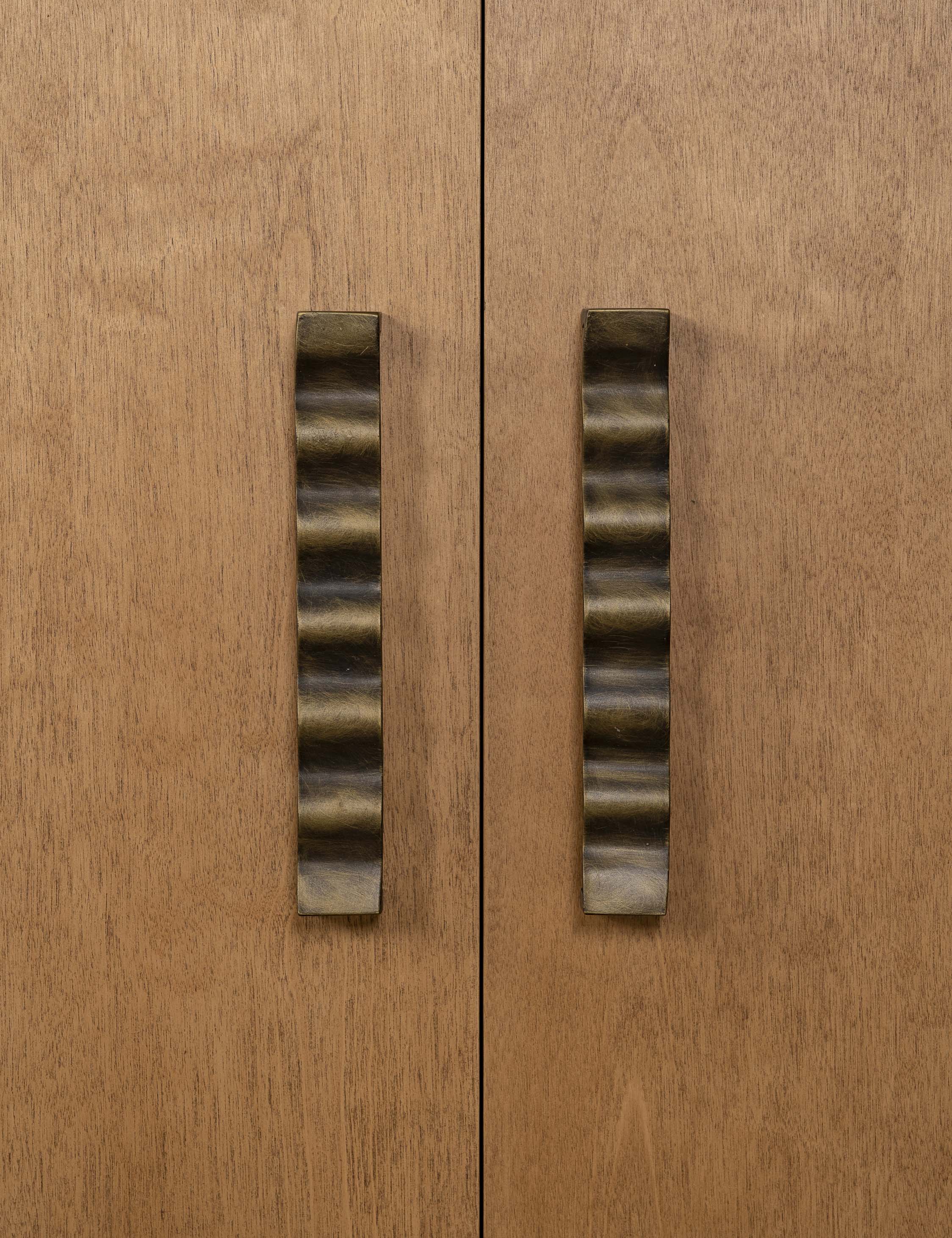 Close up of the hardware of the Fielder mid-century modern 4-door sideboard cabinet.