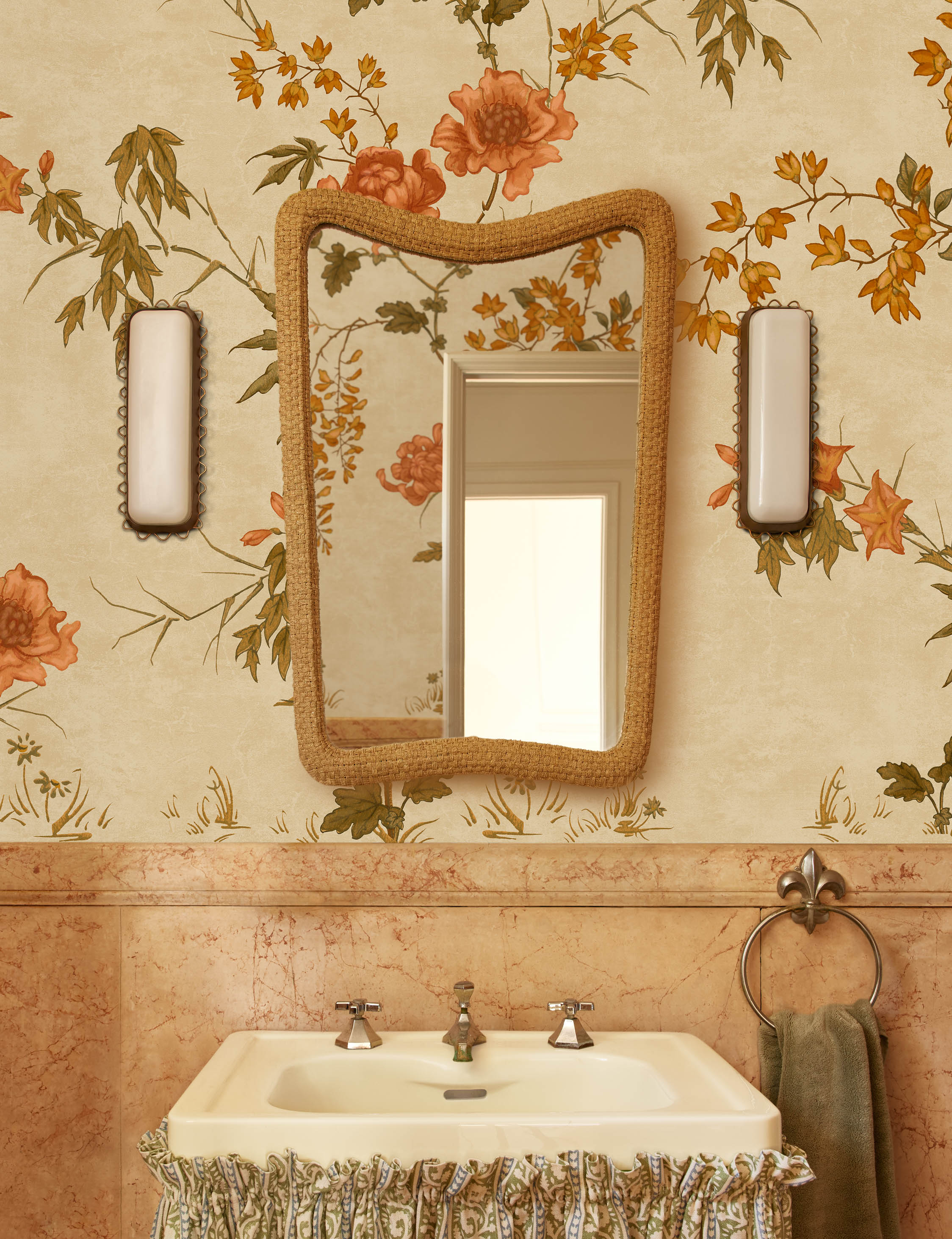 Savita Sconce : Bronze