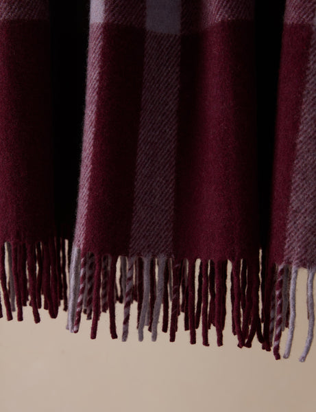 #color::burgundy-modern-tartan