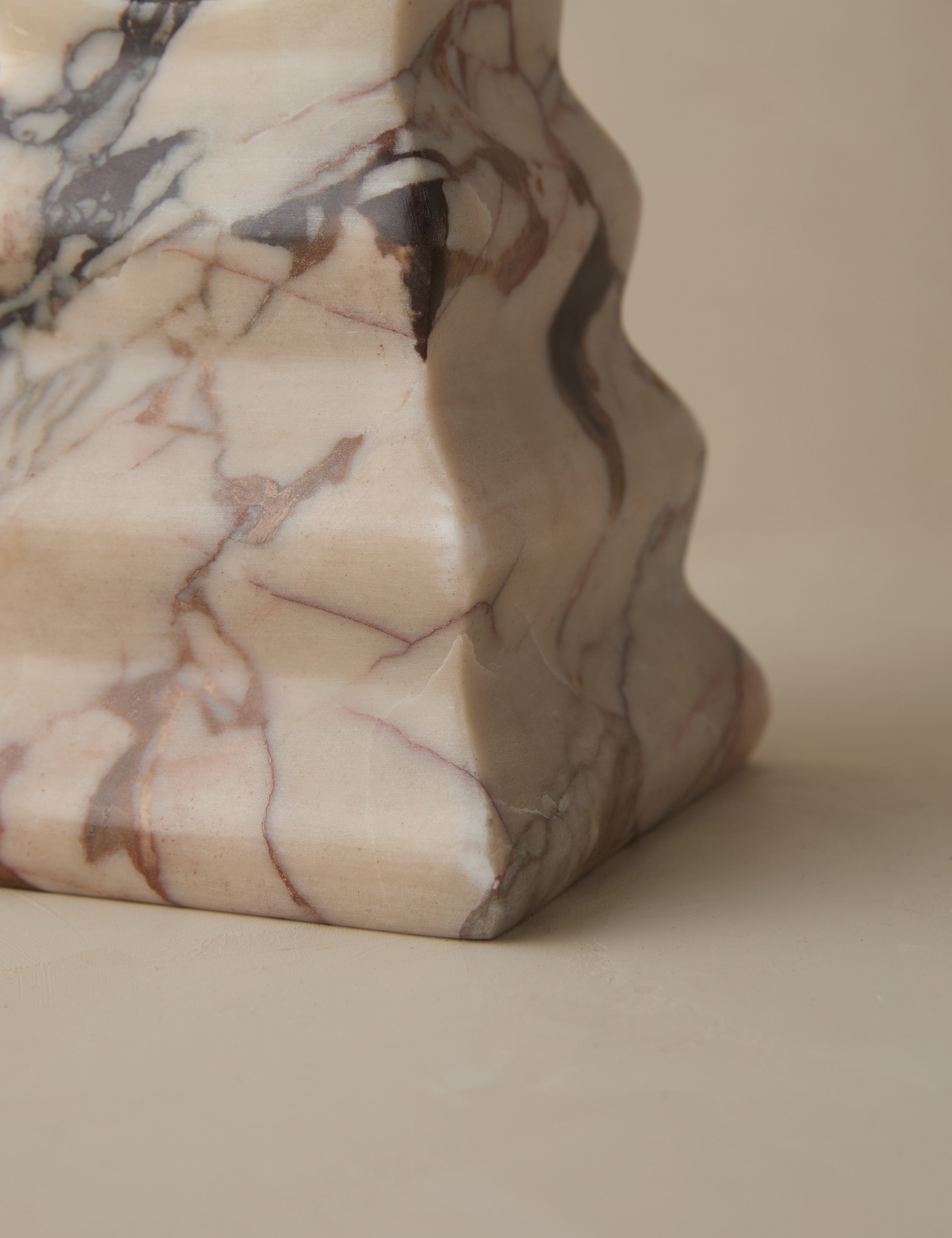 Close up of the Sachia sculptural marble column