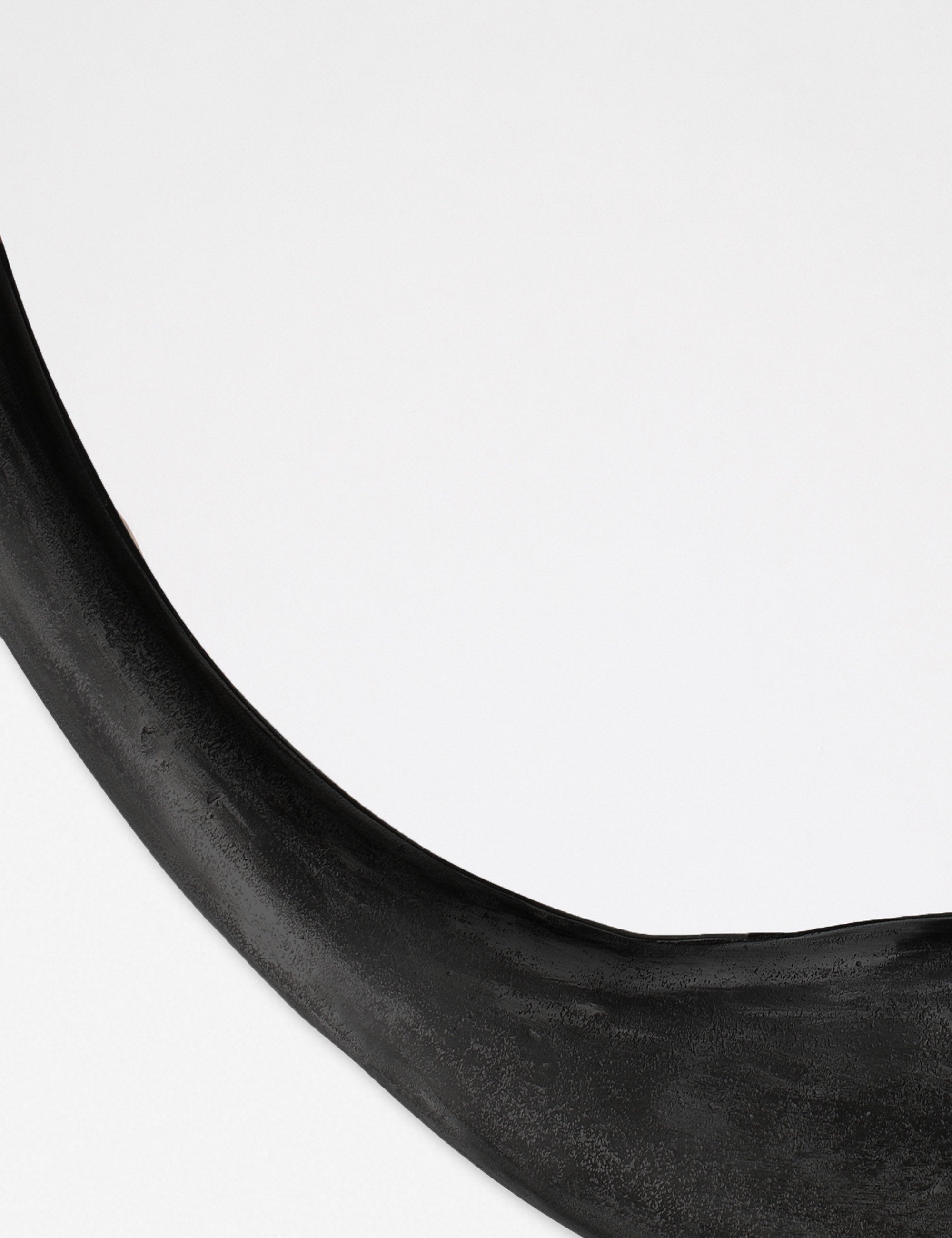 Close-up of the inorganic frame design on the Doreen black organic round mirror