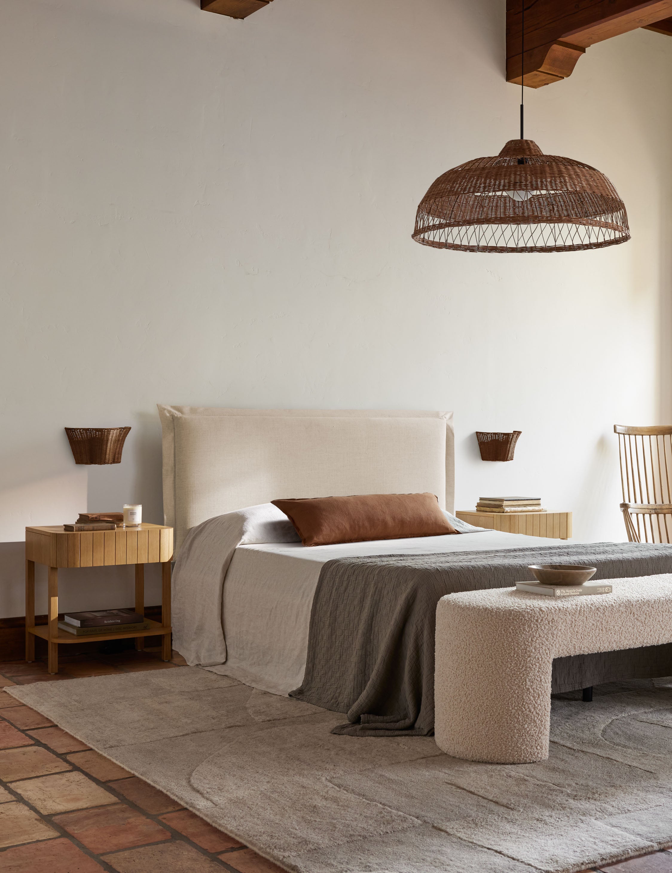 Elara Platform Bed : Buff Boucle / Cal King