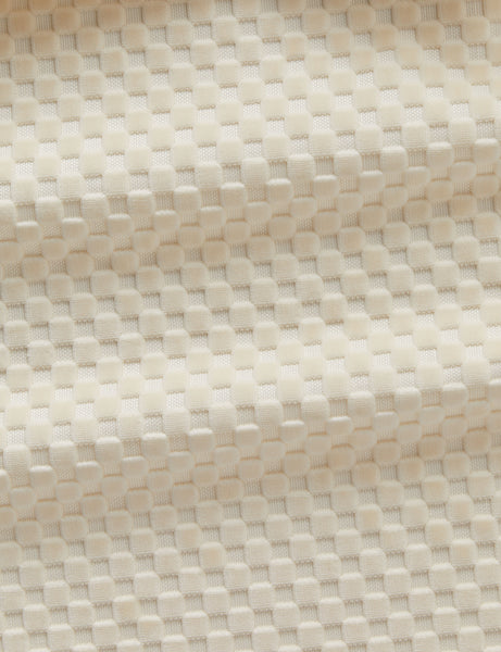 #color::ivory