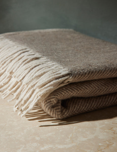 #color::natural-herringbone