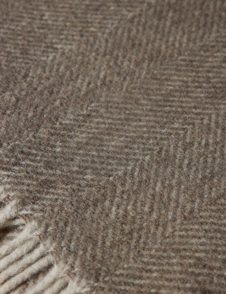 #color::natural-herringbone