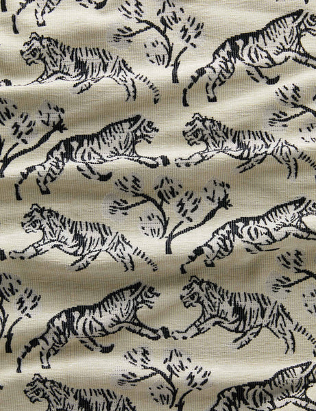 #color::ivory