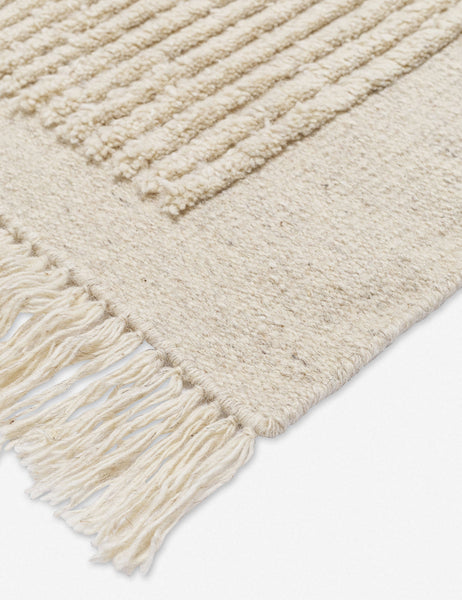 #size::3--x-5- #size::5--x-8- #size::8--x-10- #size::9--x-12- #size::10--x-14- | The fringed corner of the Noemie rug