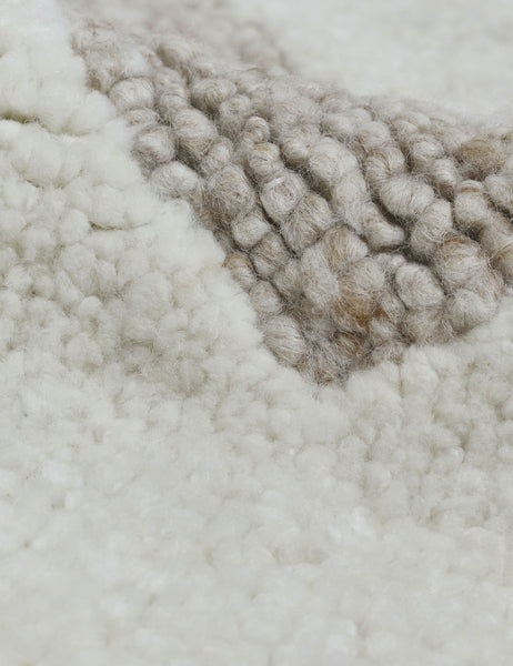 #size::6--x-9- #size::8--x-10- #size::9--x-12- #size::10--x-14- #size::12--x-15- | Detailed view of the white and brown tones on the Oasis plush geometric neutral-toned rug by Élan Byrd