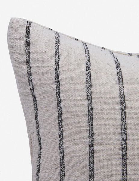 #color::black #size::long-lumbar